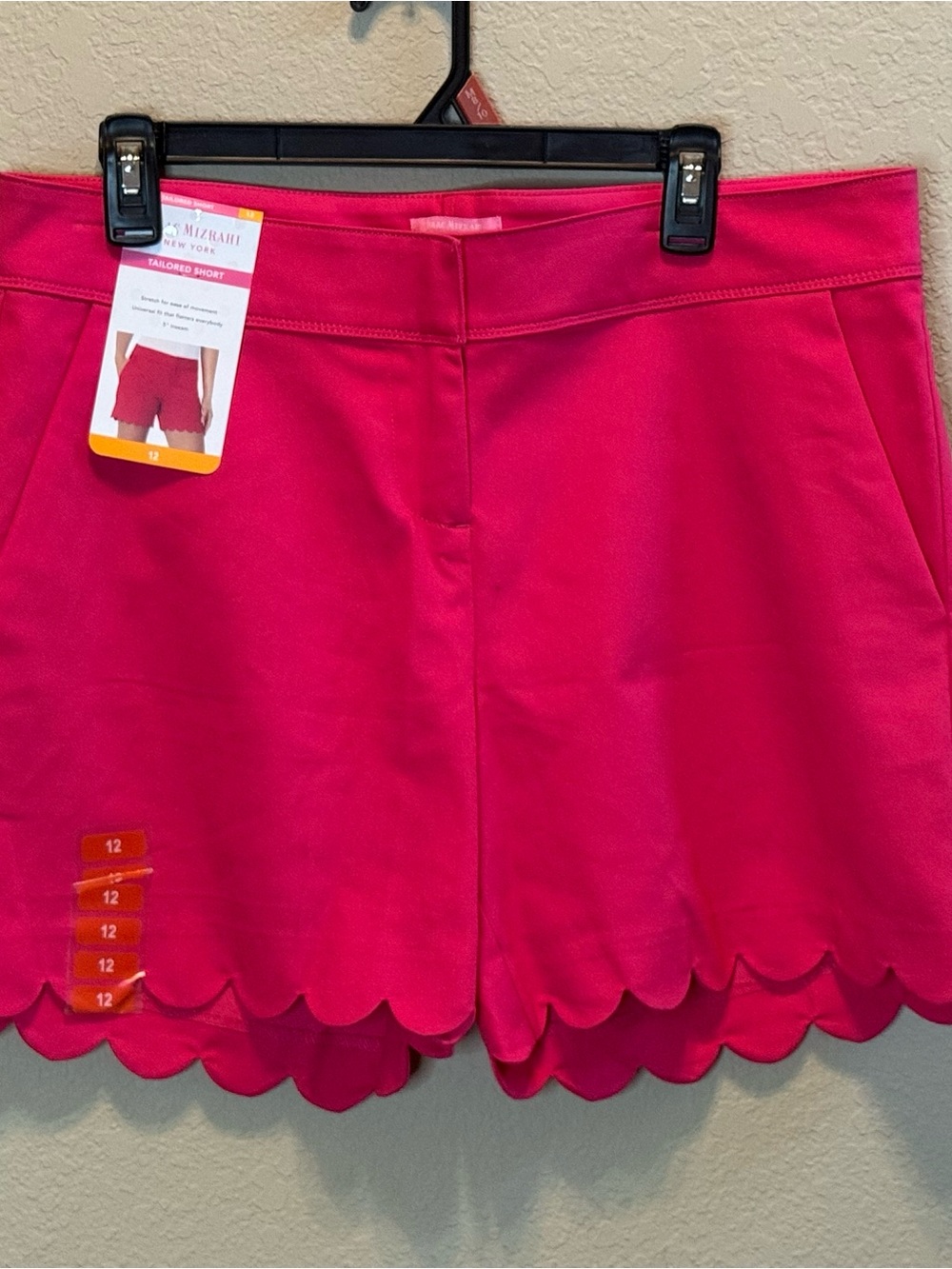Isaac Mizrahi Bright Pink Scallop Hem Shorts